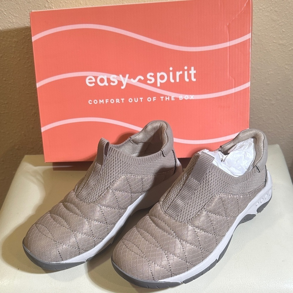 Easy Spirit Wallis slip-on shoes in taupe Size 5M